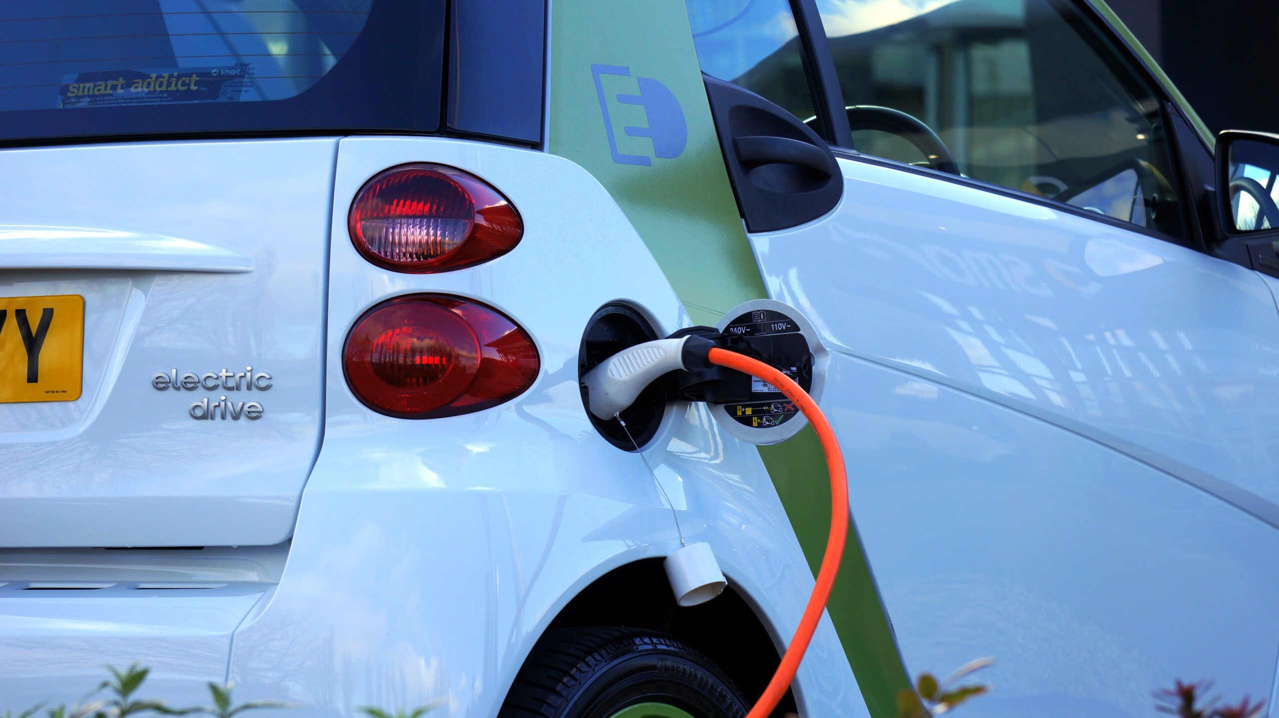 Jak działa pojazd elektryczny i co warto wiedzieć o takich samochodach
